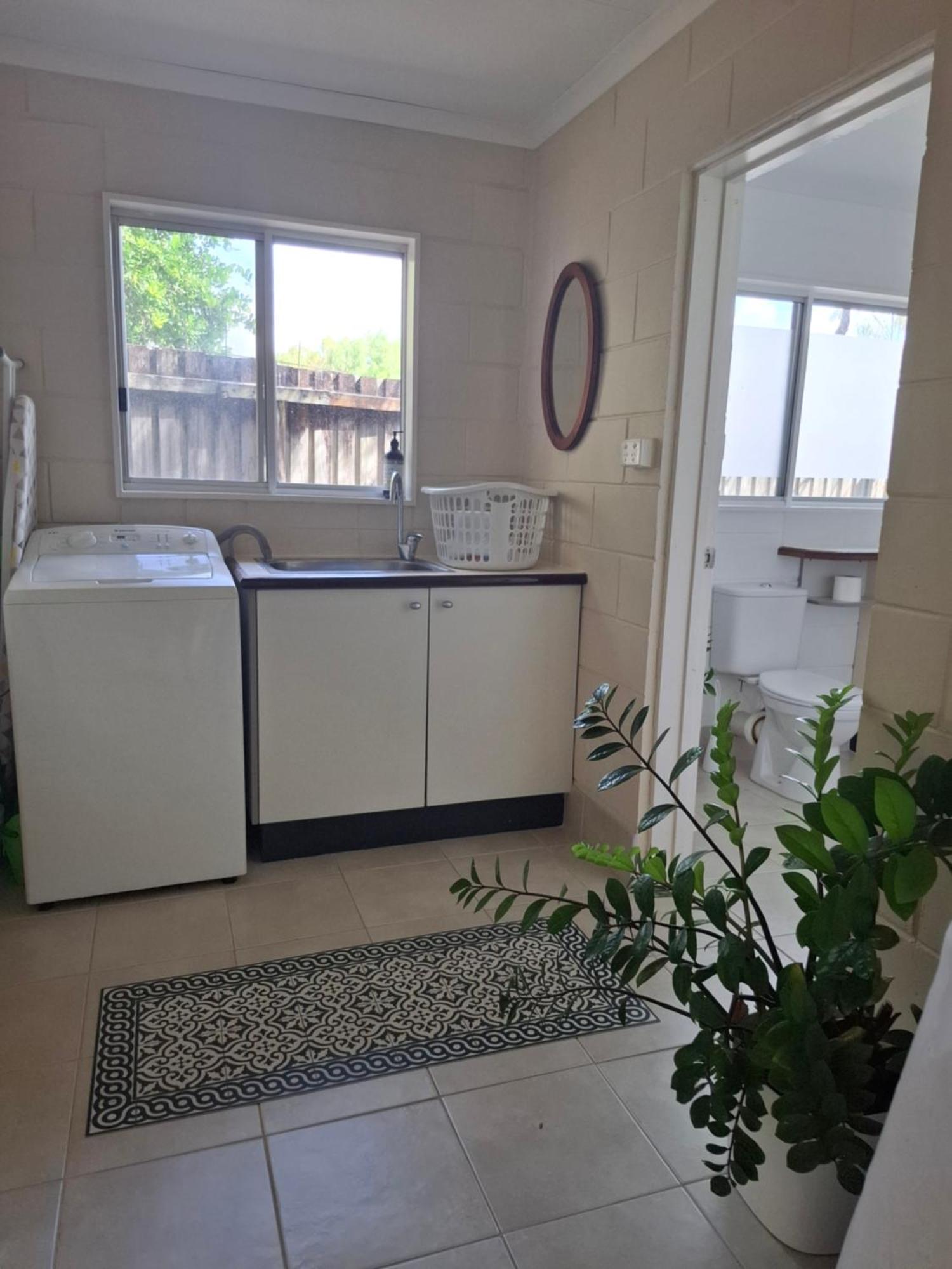J & Ella'S Holiday House - 1 Bedroom, 1 Bathroom Home Cooktown Exterior foto